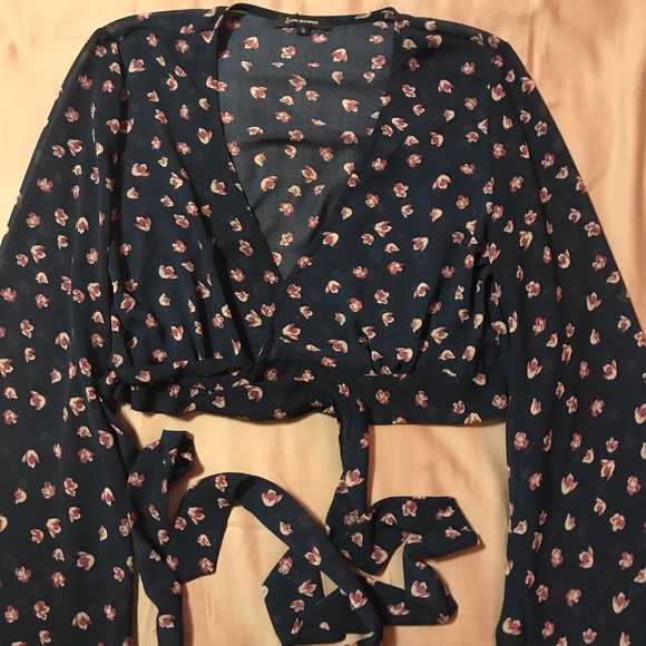 Long bell sleeve wrap top - Picture 5 of 5